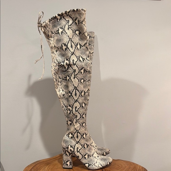 UNISA Faux Snake Skin Leather Knee High Boots BLOCK HEEL size 9M - Picture 1 of 6